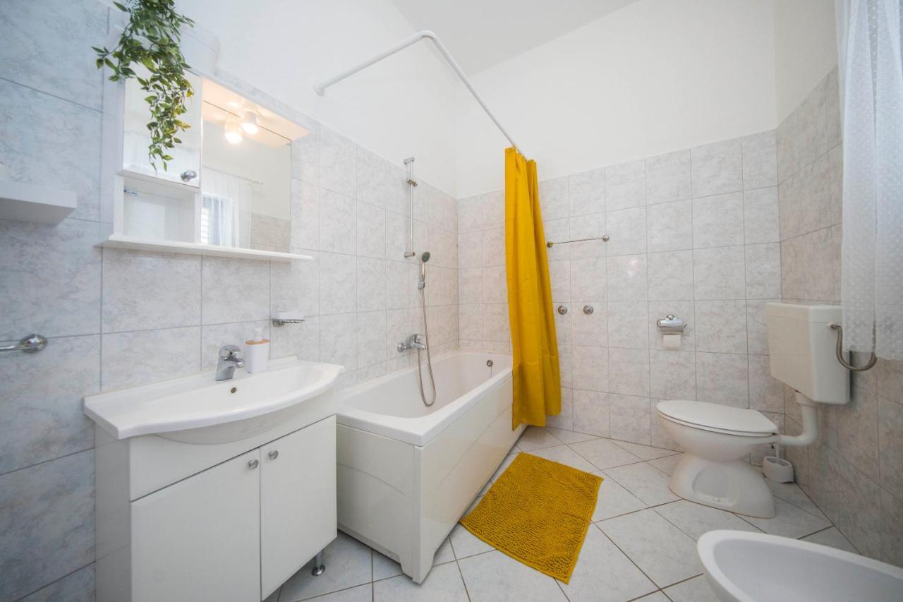 Kaštela 3 Bedroom Apartment Antonio מראה חיצוני תמונה